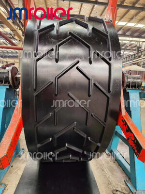 Buon prezzo Il nastro trasportatore a modello Chevron offre prestazioni antiscivolo e durata superiori per una gestione efficiente dei materiali industriali in linea
